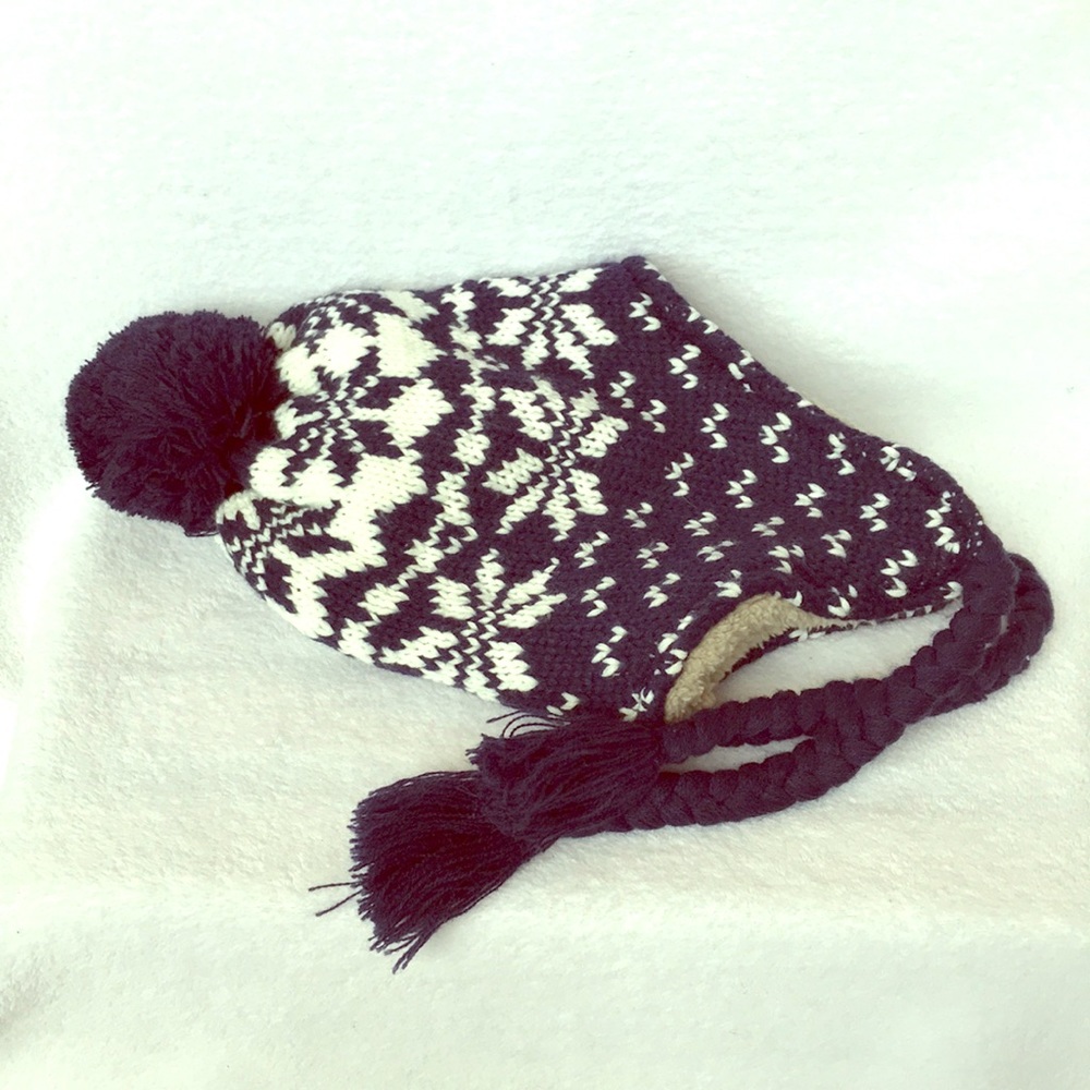 Navy blue and white winter hat